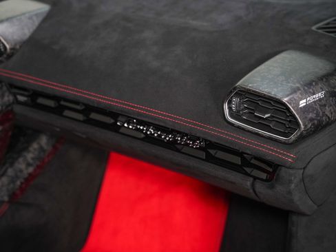 Used 2018 Lamborghini Huracan Performante AWD/4WD image 30