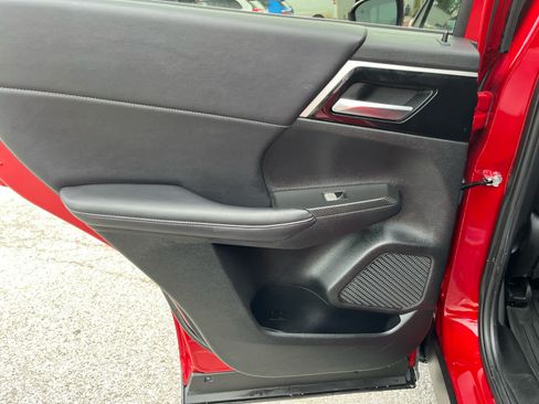 Used 2024 Mitsubishi Outlander SE AWD/4WD image 23
