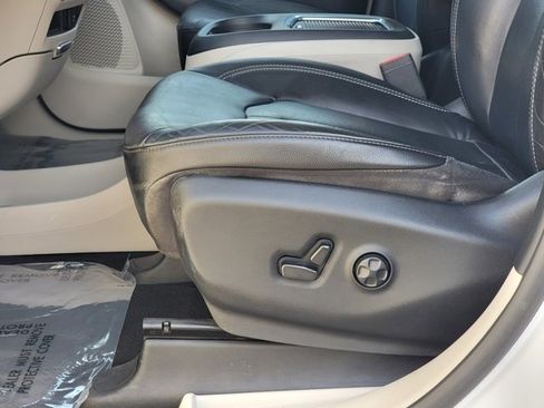 Used 2022 Chrysler Pacifica Touring-L image 17