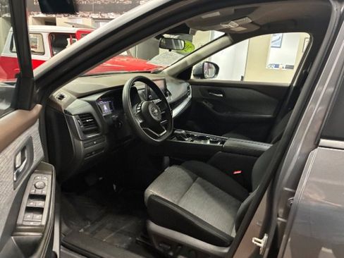 Used 2023 Nissan Rogue SV image 20