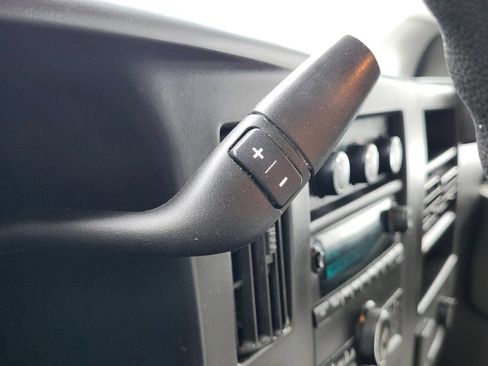 Used 2017 Chevrolet Express 3500 RWD image 17