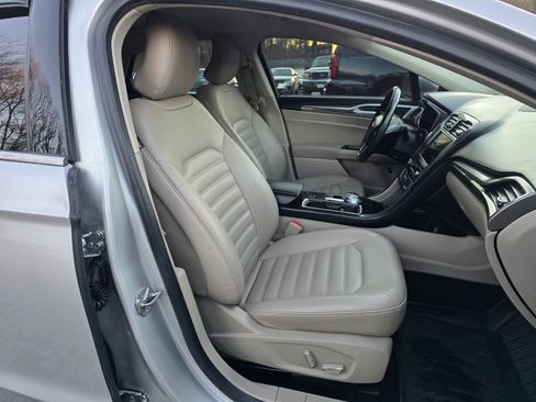 Used 2019 Ford Fusion SEL image 14