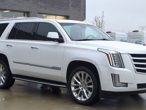 Used 2020 Cadillac Escalade Luxury image 9