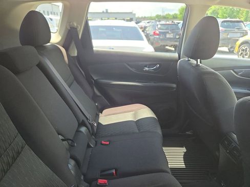 Used 2020 Nissan Rogue SV FWD image 13