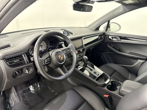 Certified 2025 Porsche Macan S AWD/4WD image 4