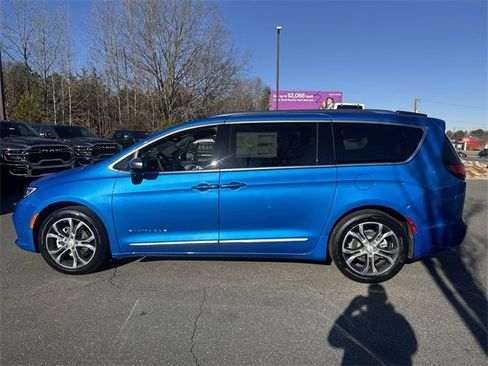 New 2026 Chrysler Pacifica Pinnacle image 10