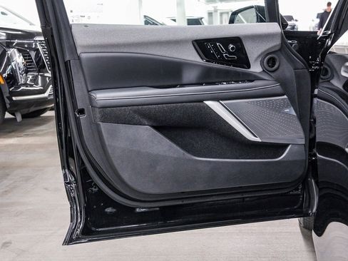 Certified 2025 Cadillac Optiq Luxury 1 image 28