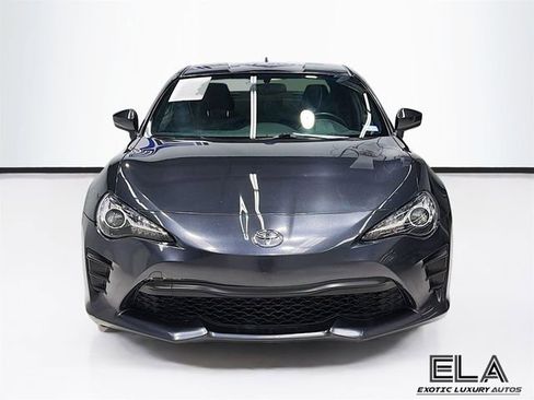Used 2017 Toyota 86 RWD image 3