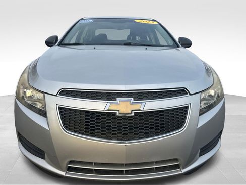 Used 2013 Chevrolet Cruze LS image 9