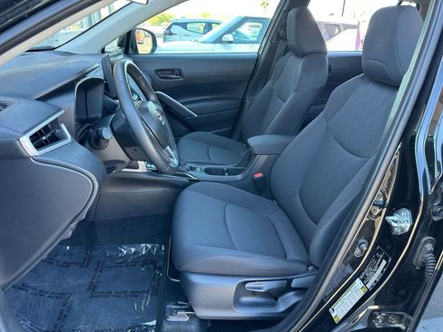 Used 2025 Toyota Corolla Cross LE image 35