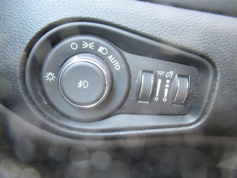 Used 2016 Jeep Renegade Latitude image 26