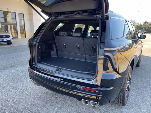 New 2026 Chevrolet Traverse High Country w/ LPO, Floor Liner Package FWD image 32