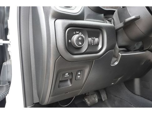 Used 2022 RAM 1500 Laramie AWD/4WD image 11