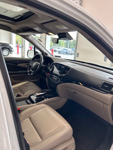Used 2021 Honda Pilot Touring image 11