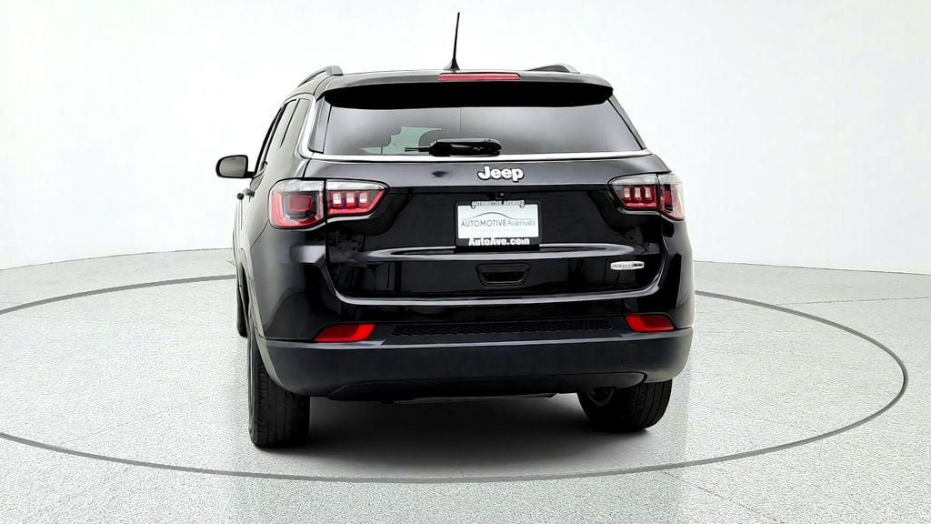 Used 2022 Jeep Compass Latitude FWD image 6