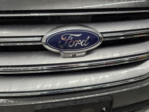 Used 2018 Ford Edge Titanium w/ Equipment Group 302A AWD/4WD image 9