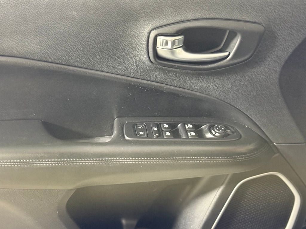 Used 2019 Jeep Compass Latitude AWD/4WD image 22