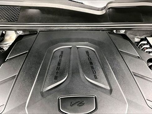 Used 2024 Porsche Cayenne image 33