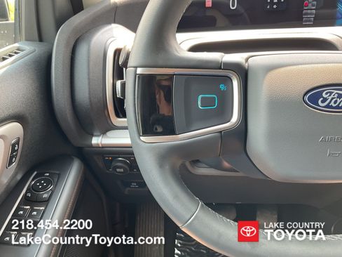 Used 2025 Ford Expedition Active AWD/4WD image 26