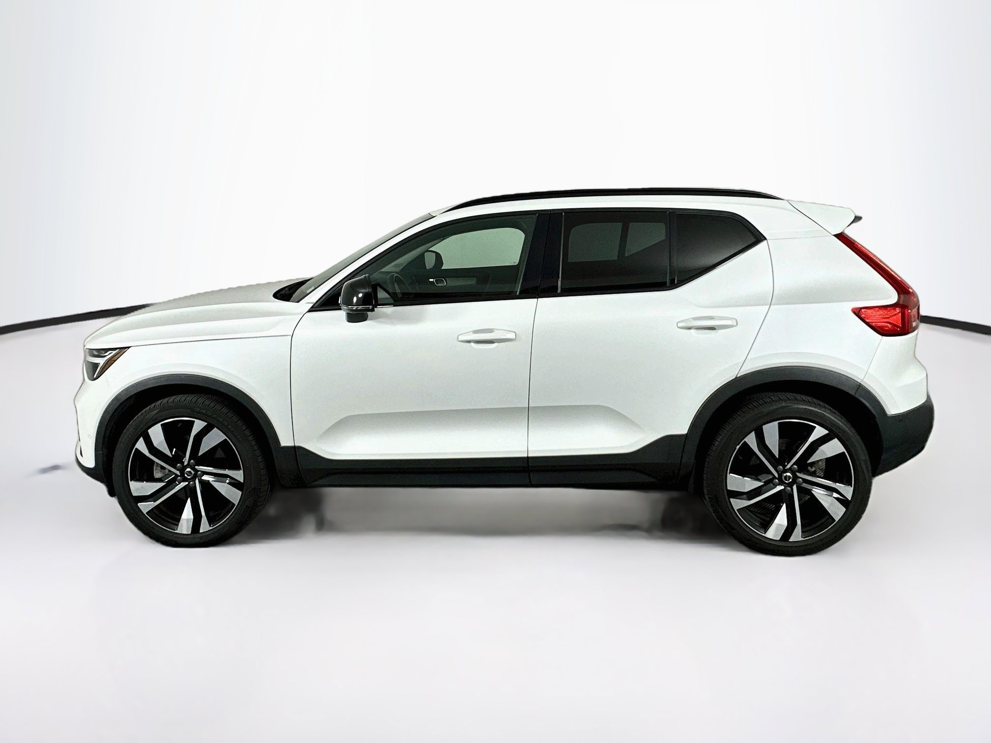 Used 2023 Volvo XC40 B5 Ultimate w/ Protection Package Premier AWD/4WD image 4