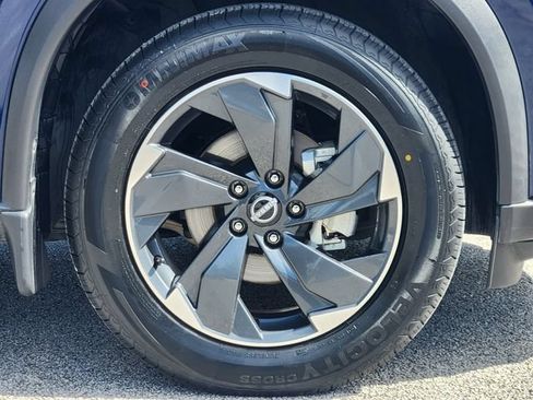 Used 2024 Nissan Rogue SV w/ SV Premium Package FWD image 11