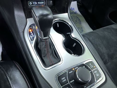 Used 2017 Jeep Grand Cherokee Trailhawk w/ Trailhawk Luxury Group AWD/4WD image 26