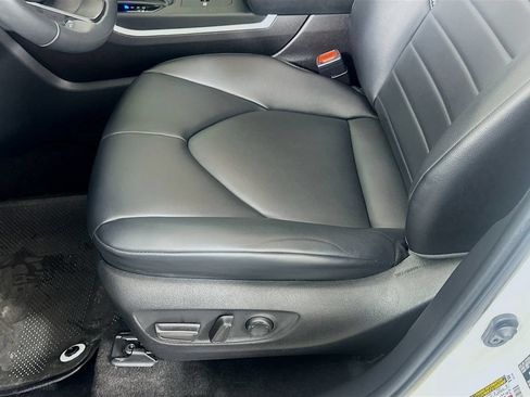 Used 2023 Toyota Highlander XLE FWD image 20