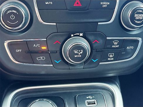 Used 2019 Jeep Compass Latitude AWD/4WD image 15
