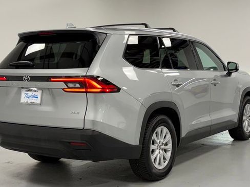 Used 2024 Toyota Grand Highlander XLE image 4