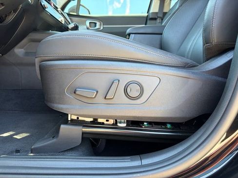 Certified 2025 Kia Sorento S FWD image 21