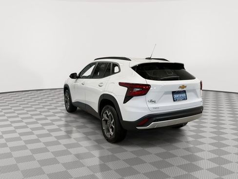 Certified 2025 Chevrolet Trax LT w/ LT Convenience Package image 8