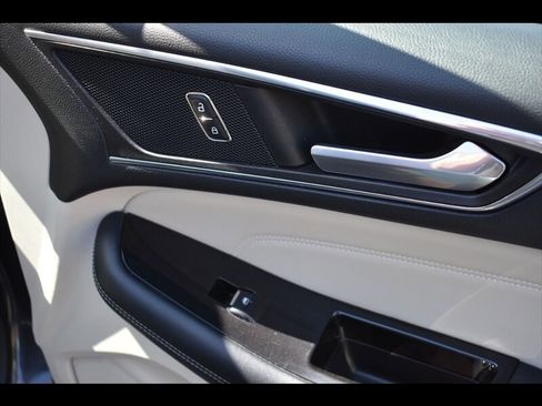 Used 2016 Ford Edge Titanium image 36