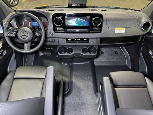 Used 2025 Mercedes-Benz Sprinter 2500 image 41