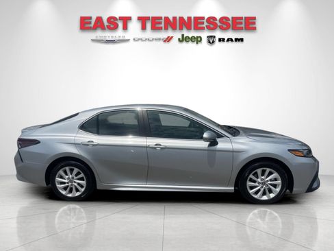 Used 2024 Toyota Camry SE FWD image 2