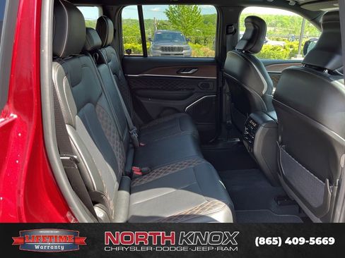 Used 2025 Jeep Grand Cherokee Summit AWD/4WD image 21