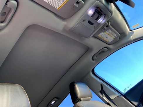 Used 2021 GMC Terrain SLT w/ Infotainment Package II image 14