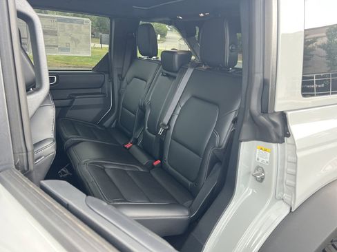New 2026 Ford Bronco Outer Banks w/ Sasquatch Package AWD/4WD image 15
