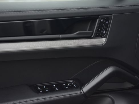 Certified 2025 Porsche Cayenne S AWD/4WD image 14