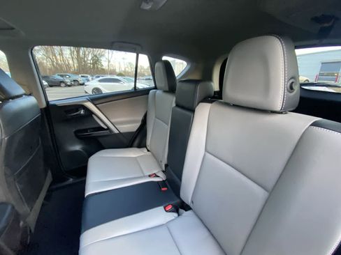 Used 2016 Toyota RAV4 Limited image 30