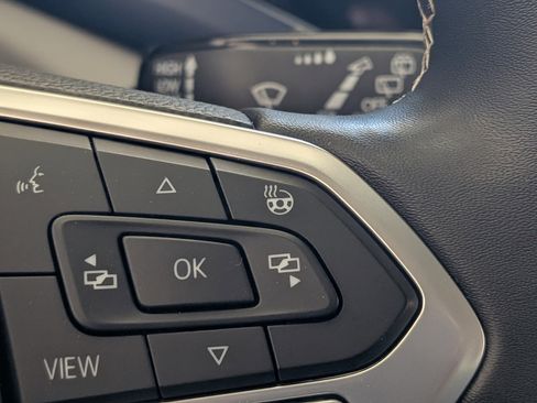 Used 2023 Volkswagen Taos SE image 32