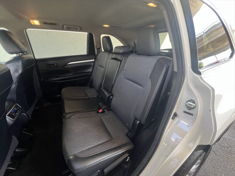 Used 2014 Toyota Highlander Plus FWD image 22