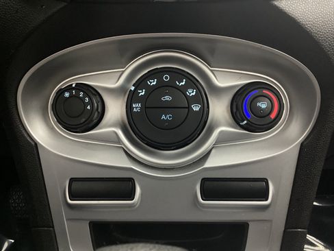 Used 2019 Ford Fiesta SE image 35