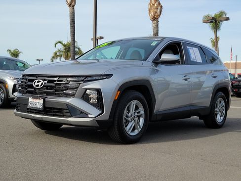 Certified 2025 Hyundai Tucson SE image 5