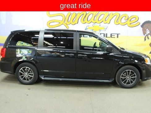 Used 2019 Dodge Grand Caravan SE w/ UConnect Hands-Free Group FWD image 1