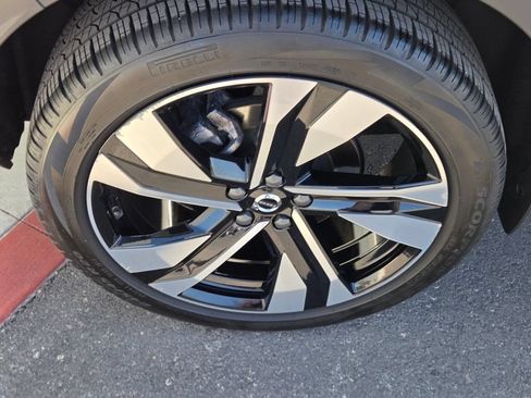 Certified 2025 Volvo XC40 B5 Ultra w/ Climate Package AWD/4WD image 10