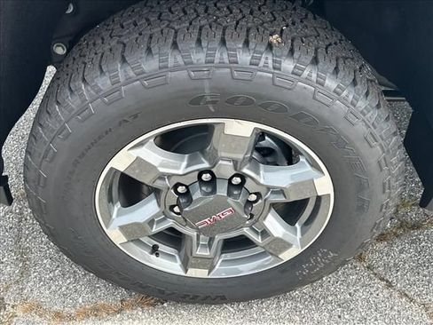 New 2026 GMC Sierra 2500 SLT w/ SLT Premium Package AWD/4WD image 17