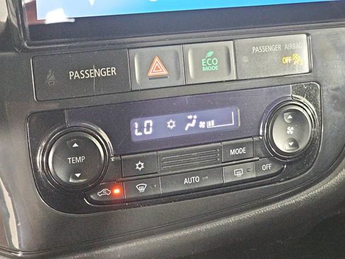 Used 2016 Mitsubishi Outlander ES AWD/4WD image 18