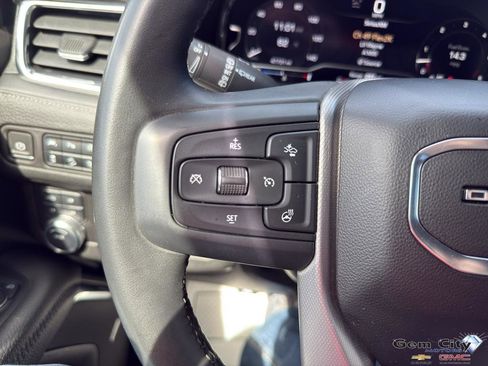 Used 2023 GMC Yukon XL Denali AWD/4WD image 32