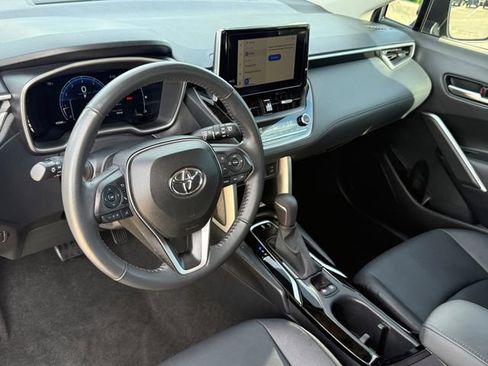 Used 2023 Toyota Corolla Cross XLE FWD image 9