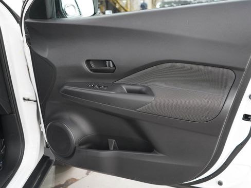 Used 2019 Nissan Kicks S FWD image 9